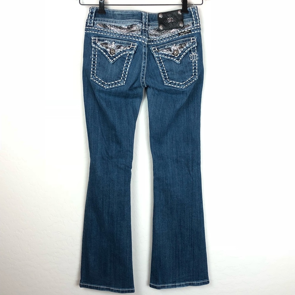 Miss Me 26 x 31 White Stitching Flap Pockets D